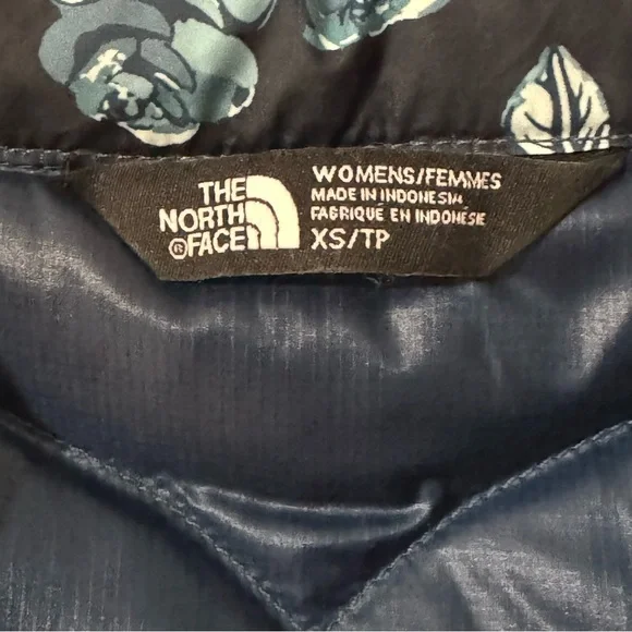 The North Face 550 Goose Down Women’s Puffer Vest Navy Floral Jacket Size XS - Picture 7 of 9
